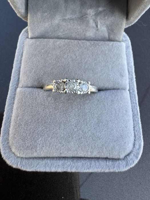 Inel din argint si diamante