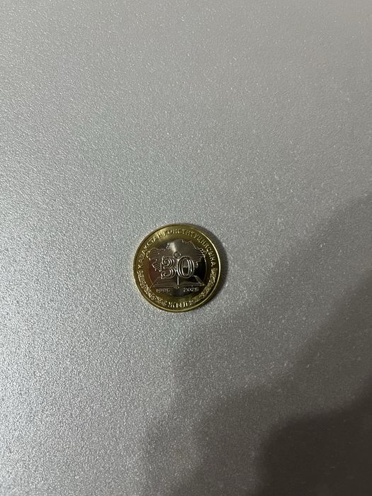 Продам монету 100 тенге, 30 лет конституции