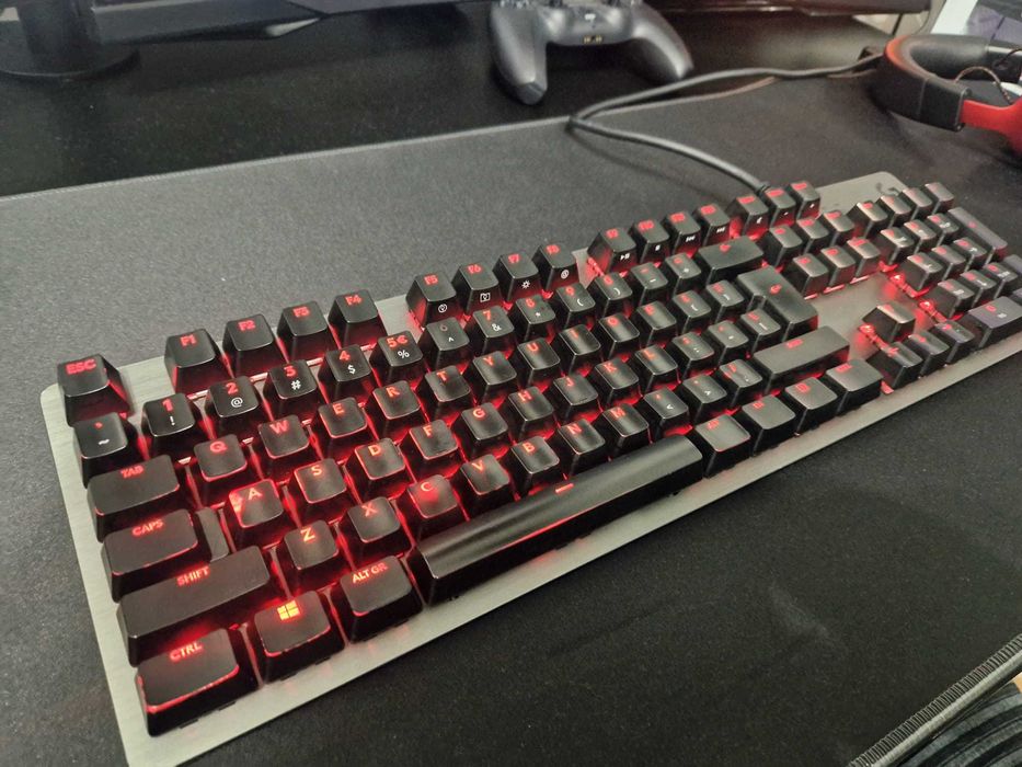 Logitech G512 Carbon + Logitech G513 Palmrest