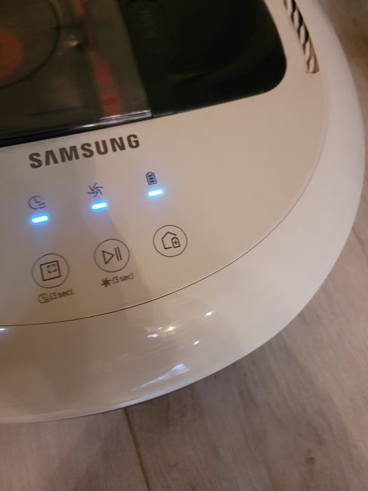 робот пылесос в идеальном состоянии