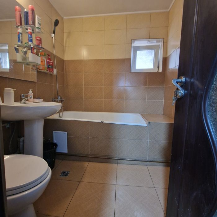 Apartament 3 camere /  centrala / geam la baie -  Zona SUD