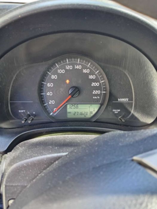 Toyota yaris 1.0 2013 г
