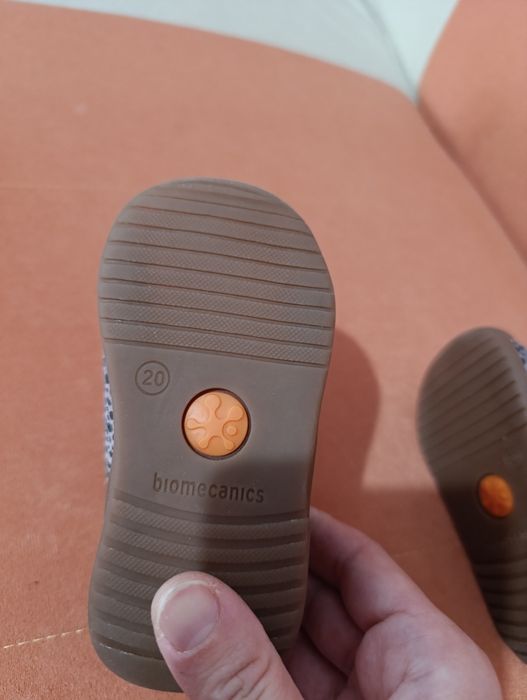 Vand papuci biomecanics imblanite