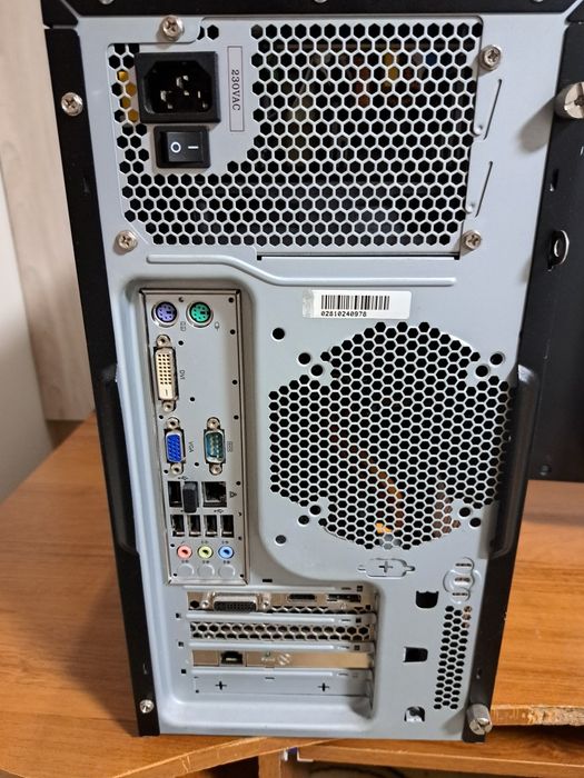 Компютър и монитор