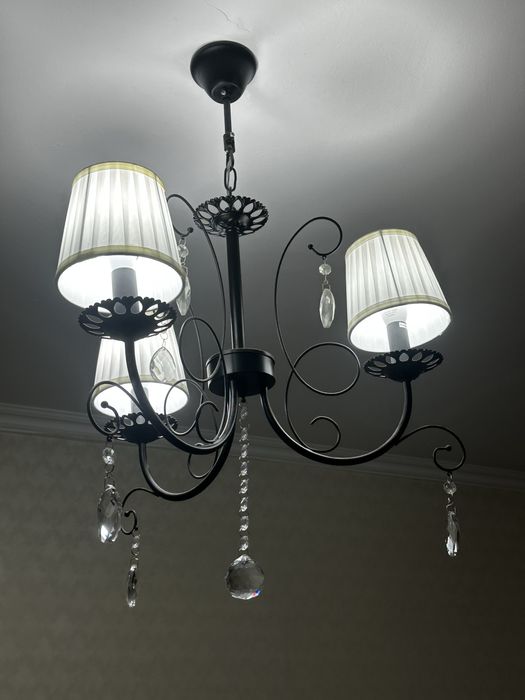 Продаю люстры. Очень красивые