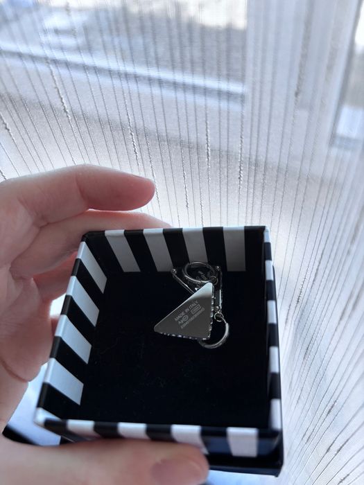 Cercei Prada argintii cu cristale