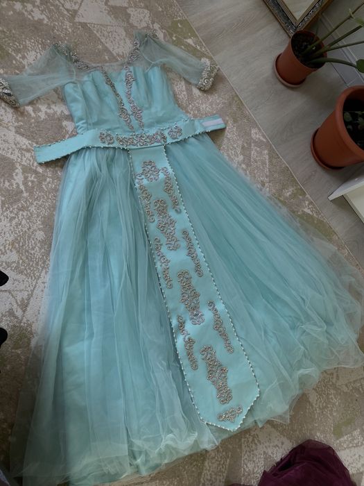 Вечерние платья, 1рет қана киілген, состояниесі жақсы. фотосессияға