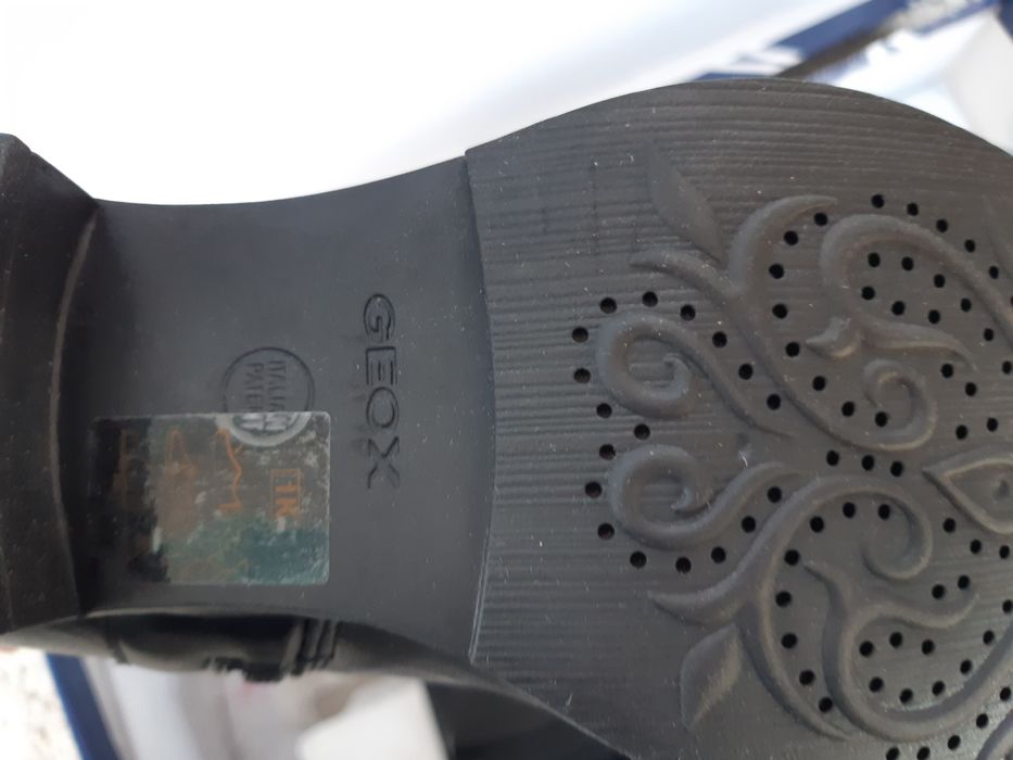 UGG/Geox нови ботуши N35/36