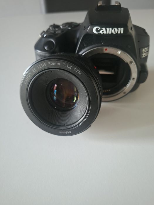 Canon EOS 250D + обектив 50 mm 1:1.8 STM
