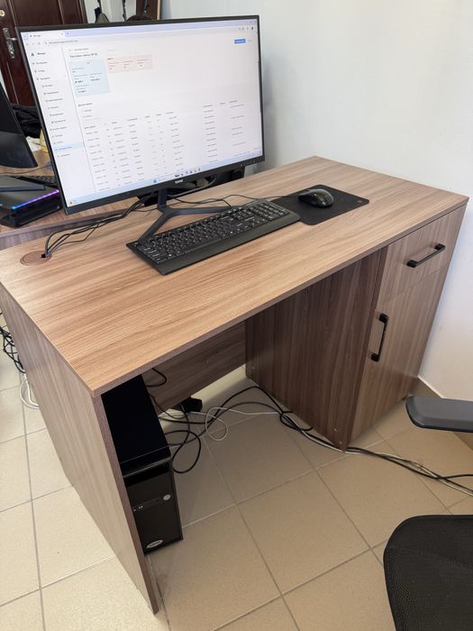 Стол офисный со шкафчиками 2шт