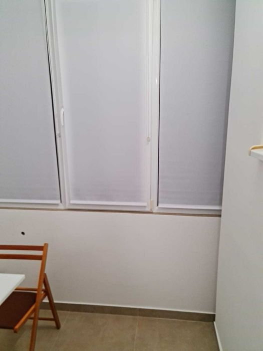 Inchiriez garsoniera la 10 minute de mers pe jos fata de Spitalul Judetean Mures  , (zona 7 noiembrie)