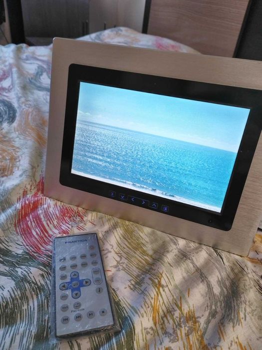 Цифрова фоторамка Practica DF1.10 – като нова, с дистанционно