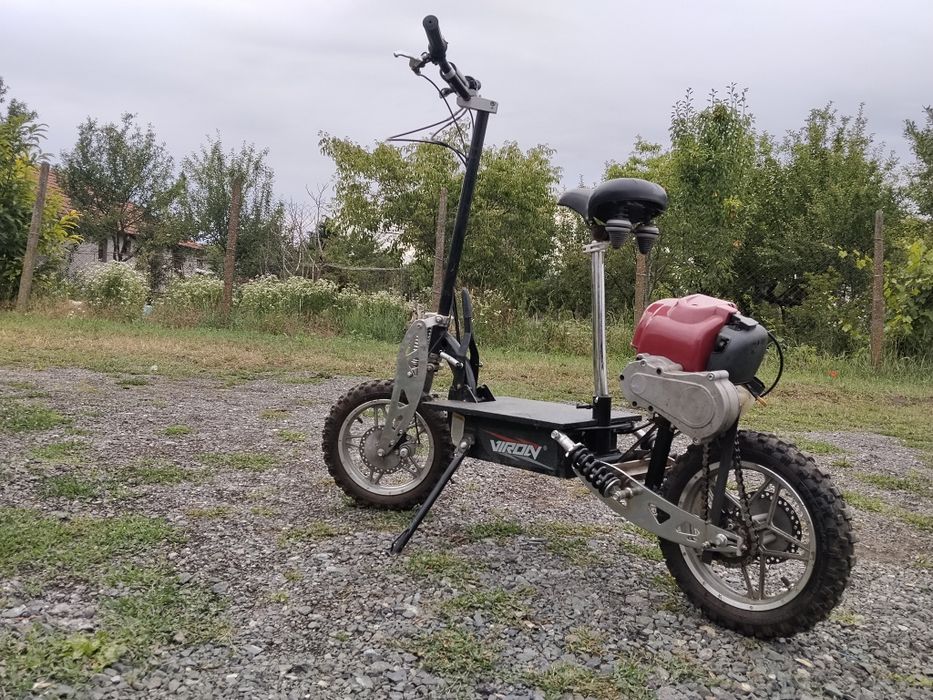 Trotineta cu motor benzina