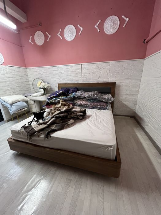 двухспальная кровать