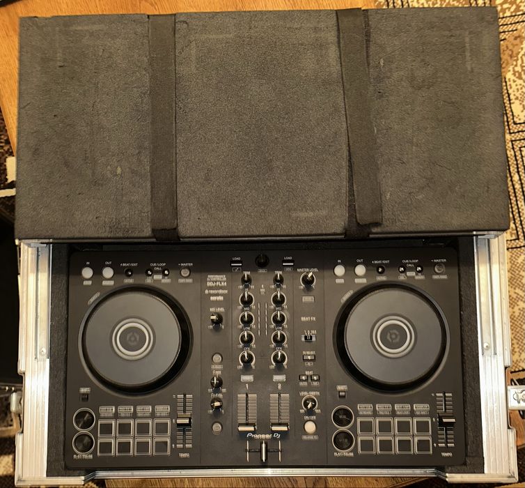 Consola Pionner DDJ-FLX 4 + Flightcase
