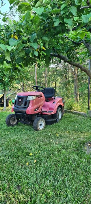 Tractoras tuns gazon