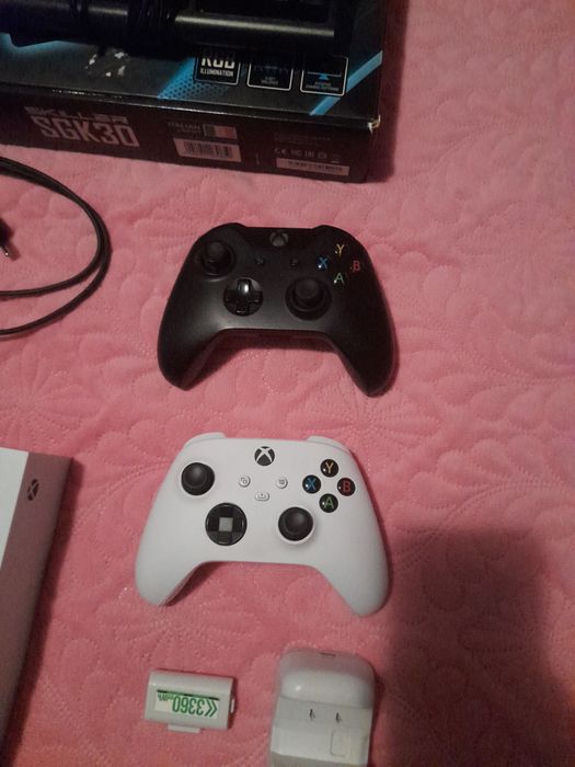 Se gaming Xbox serie s 512 GB preț negociabil UITAȚI-VĂ LA DESCRIERE