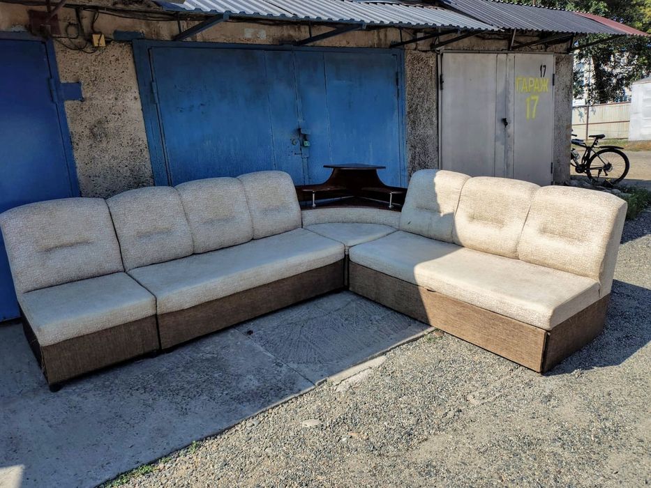 Продам угловой диван с креслом