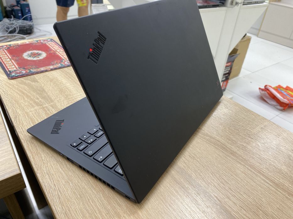 Lenovo ThinkPad X1 carbon (p25)