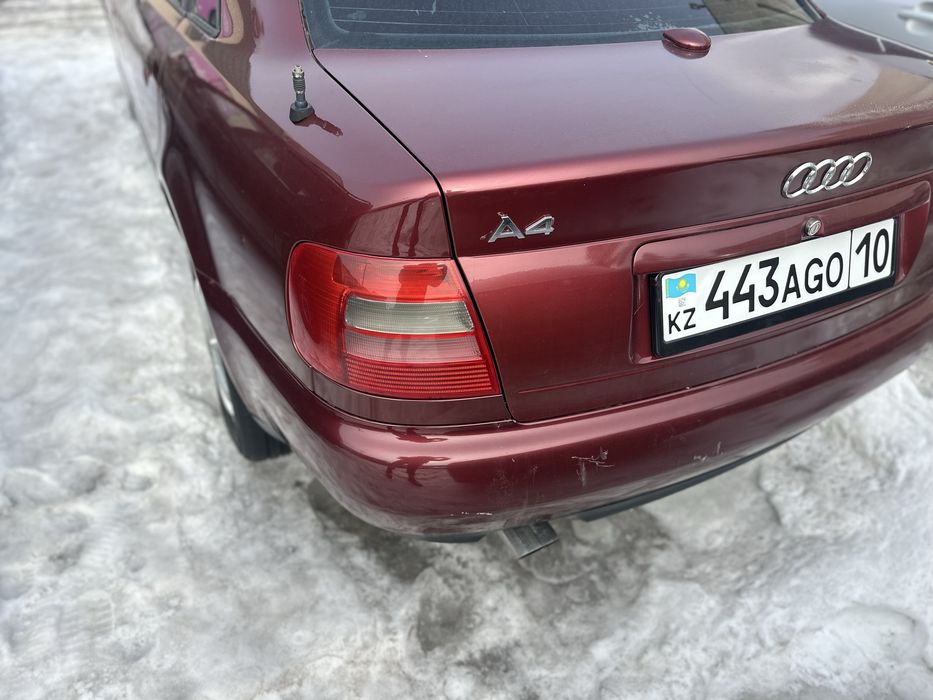Ауди А4 машина Audi