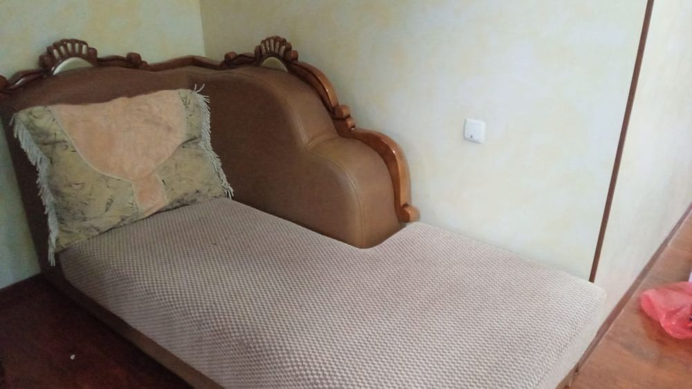 Продам красивый угловой диван.