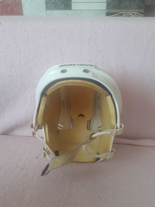 Продам шлем хоккейный