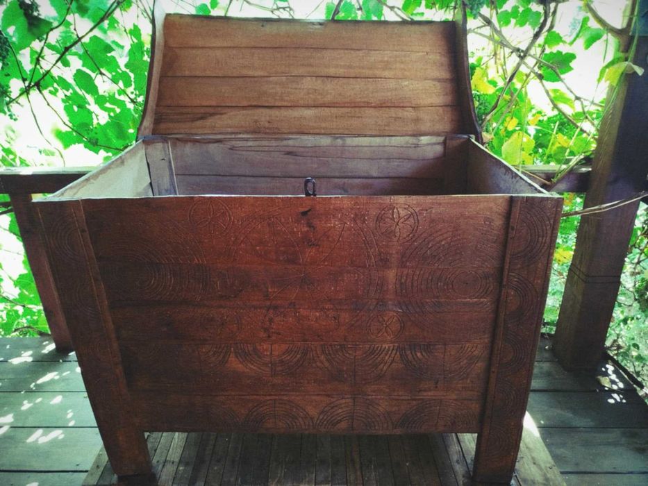 Реставрирана ракла, сандък за чеиз от края на 19-ти век. Топ състояние