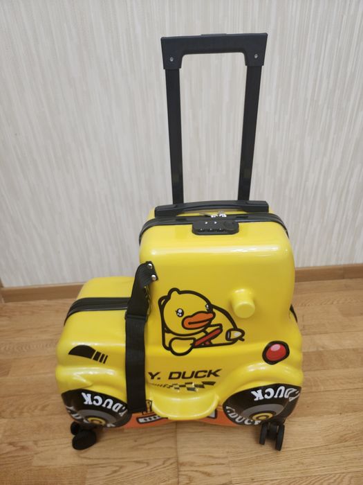 Продам детский чемодан фирменный