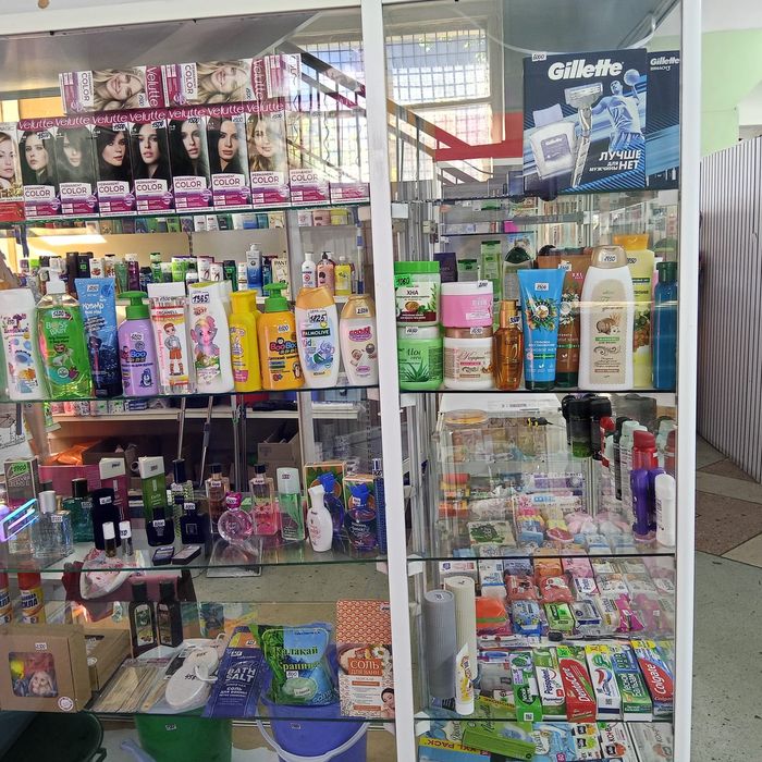 Продаём витрины в магазине "Уют"