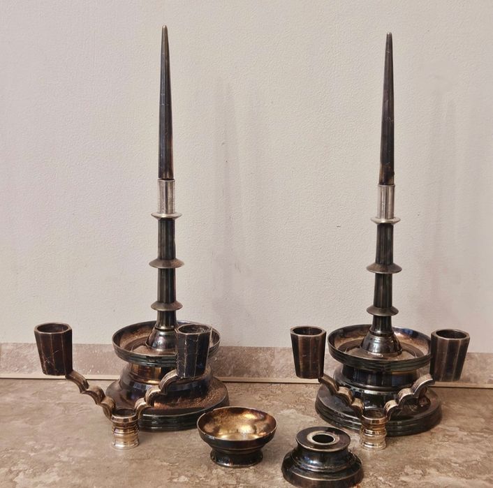 Чифт посребрени свещници от 19-ти век.