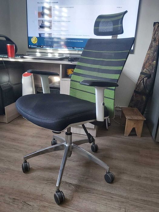 Компьютерное офисное кресло