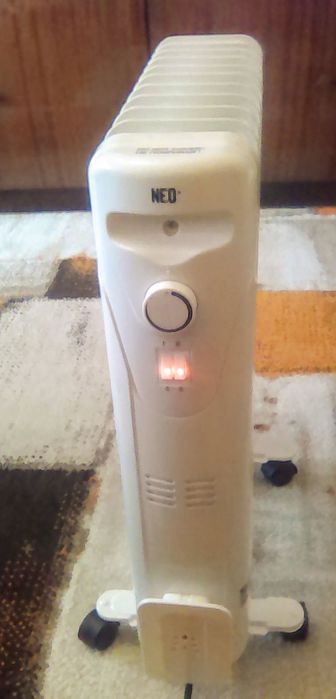 Продавам радиатор отоплителен уред нов с гаранция 2 години.