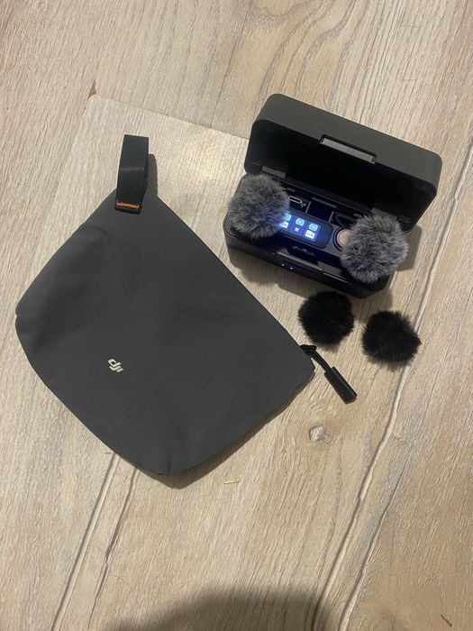 DJI Mic 3 (2 TX + 1 RX + Carcasă încărcare) - Kit dual microfon wireless