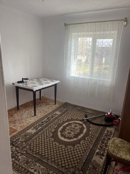 Casa cu doua camere decomandata si foarte spatioasa