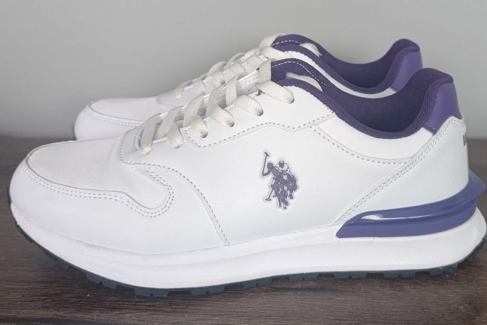 Продавам дамски бели маратонки U.S.Polo Assn.