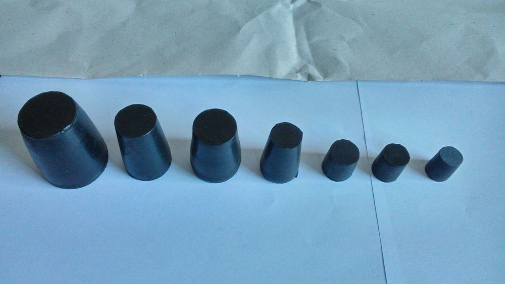 Гумени тапи за шишета и дамаджани