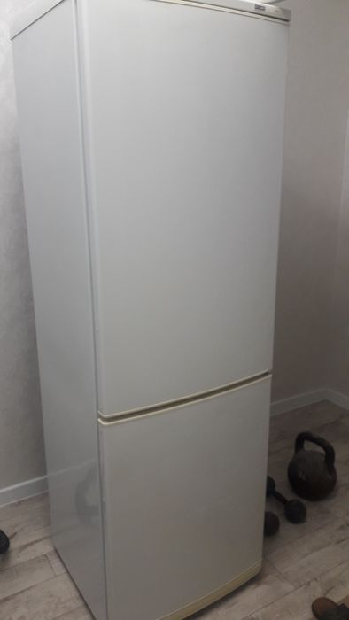 Холодильник "Атлант".