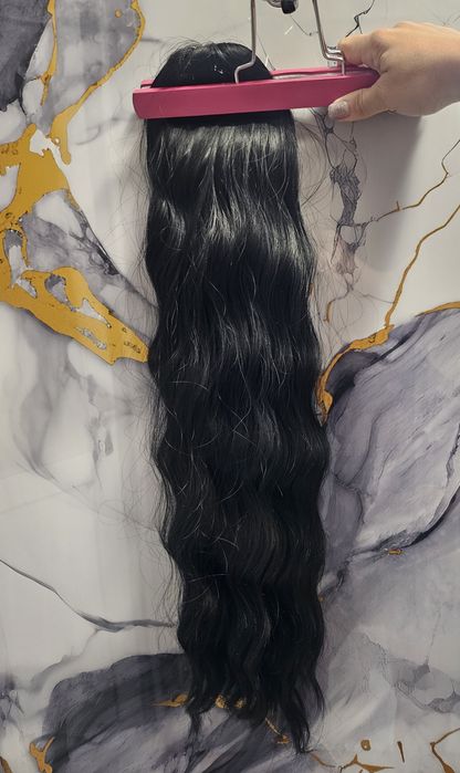 Черна къдрава опашка