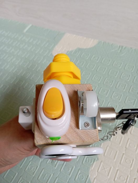 Бизи куб със 7 активности