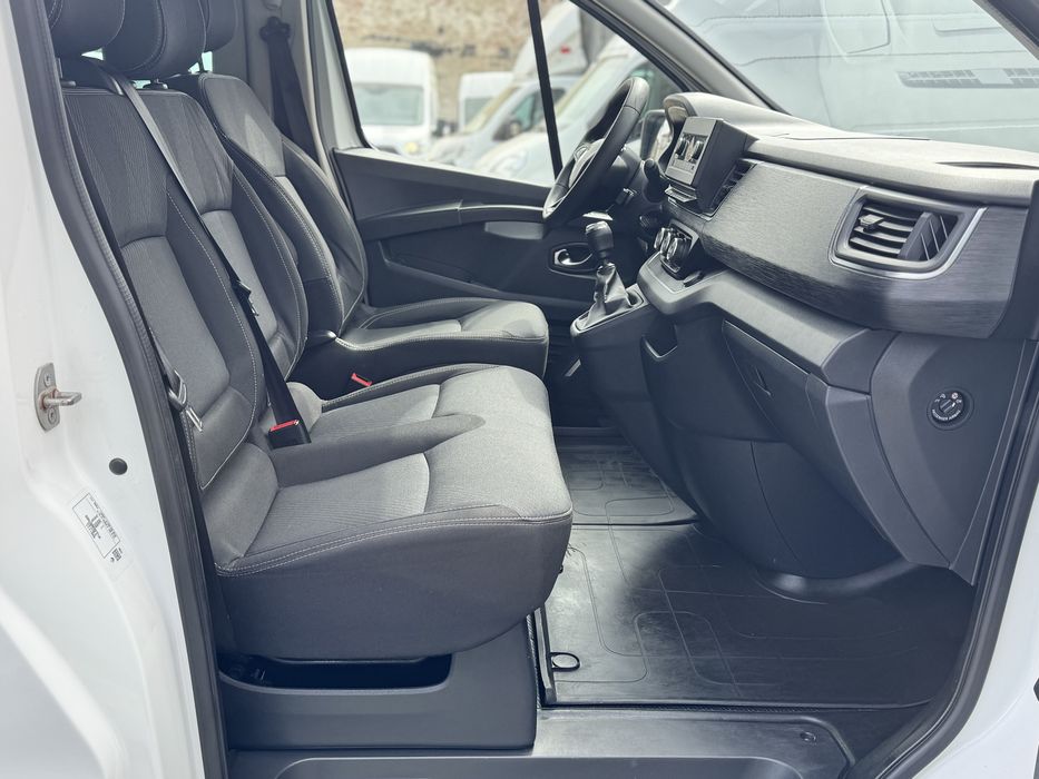 Renault Trafic 2023/9 locuri/150cp/pos leasing/tva deductibil.