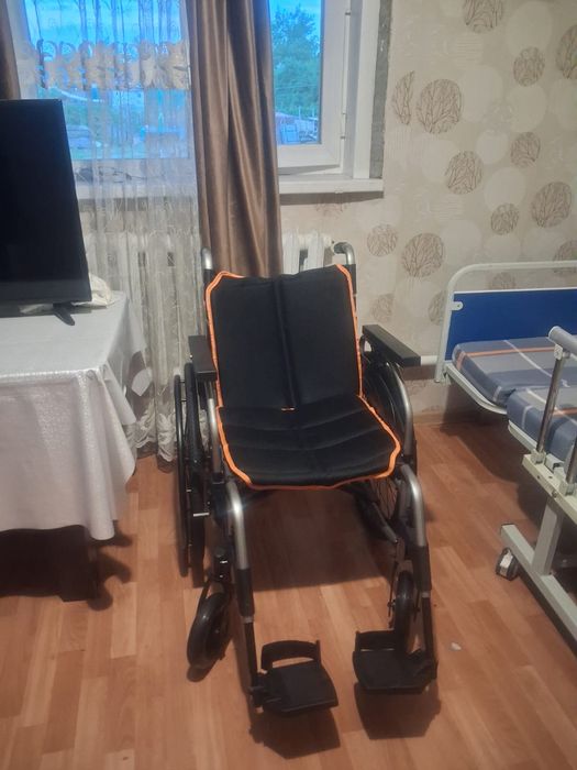 Продам индивидуальную инвалидную коляску