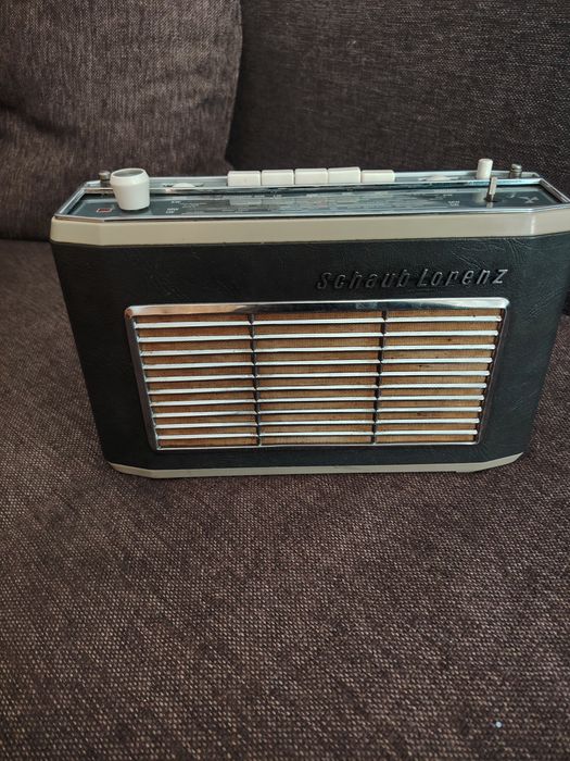 Vind  aparate radio functionale1960