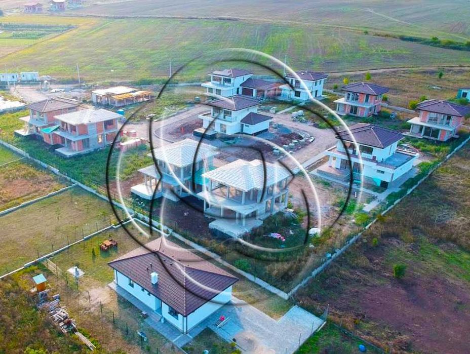 Лесен достъп до главен път с трафопост до парцела