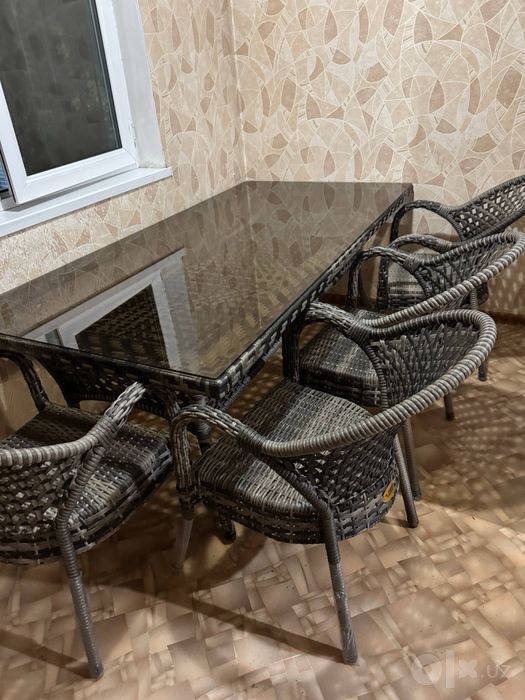 Продаю Ротанговый стол + 8 стульев в подарок