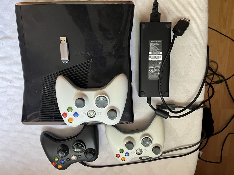Vand XBOX 360 Pachet Complet