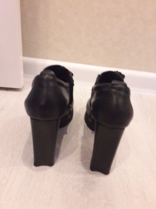 Продам ботильоны.