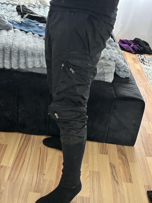 Vand pantaloni vagabond marimea M - L  aproape noi