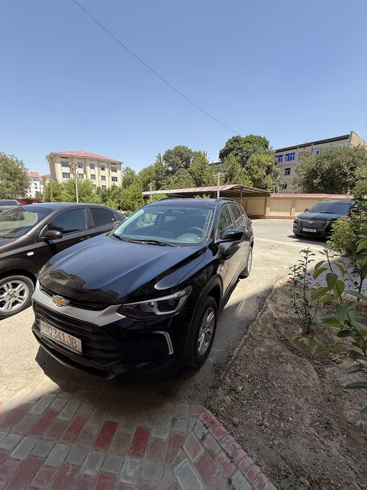 Tracker 2 Ls 2025 qora