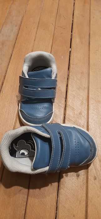 Обувки за момче номер 22  нямат скъсано никъде.