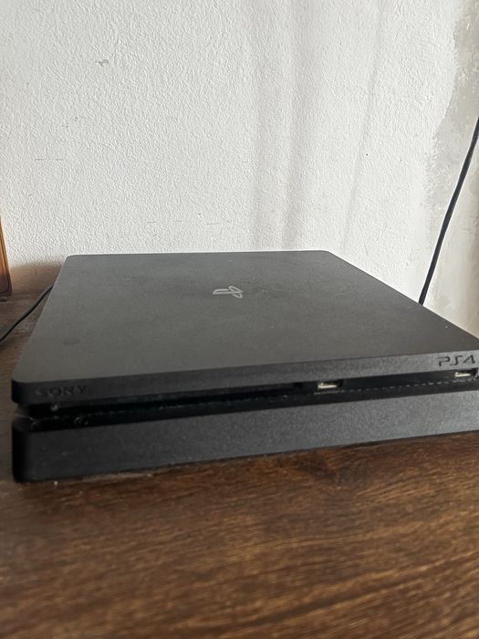 PS4 Slim 500GB + GTA 5 + 2 controllere originale